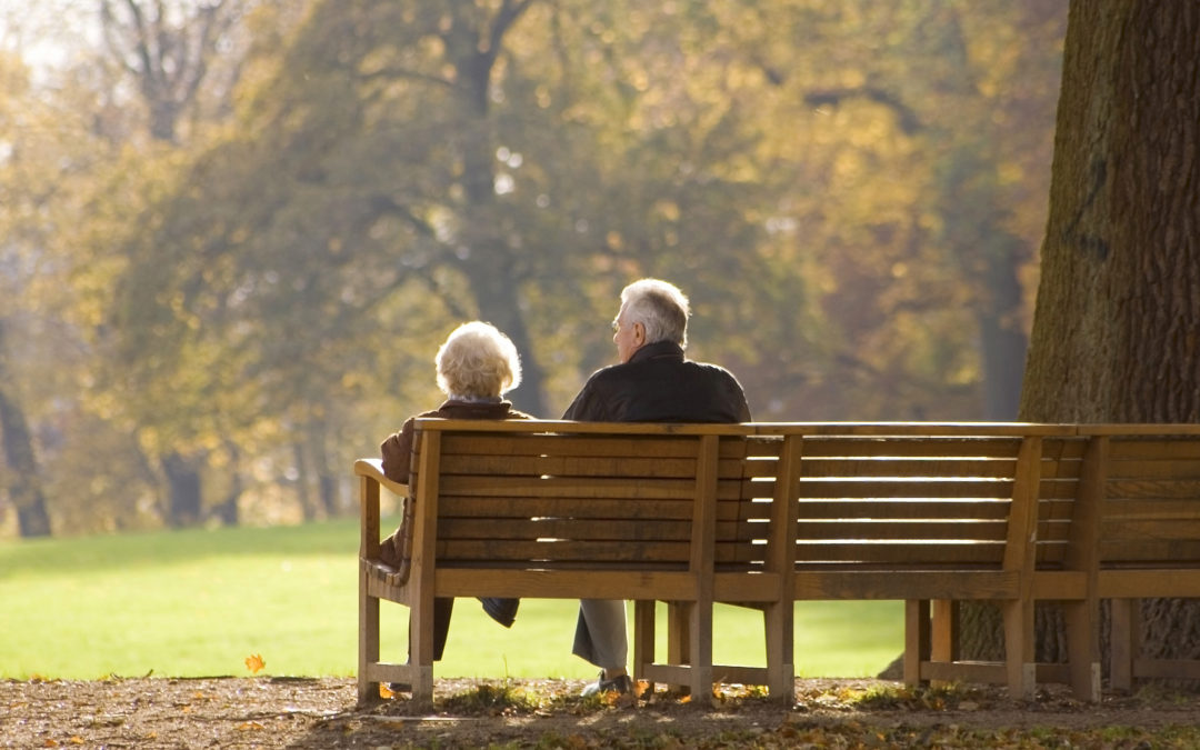 A kegyeleti biztosítás miért lehet előnyös az idős ember számára?